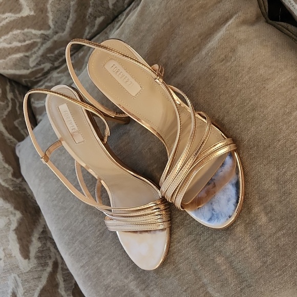 ✨️ Gorgeous Forever 21 high heels ✨️ - Picture 1 of 14